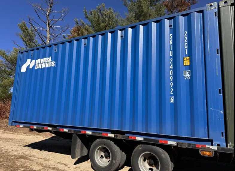 20 x 8 x 8.5 new shipping/storage container - Image 3